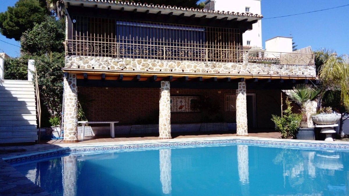Carihuela Ski Chalet | Villa with private pool in Torremolinos