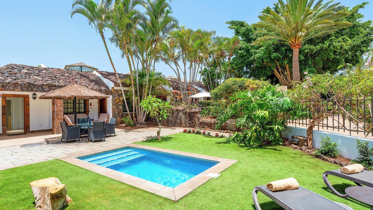 San Miguel de Abona Villa | VILLA WITH PRIVATE HEATED POOL on BANANA PLANTATION. For Disable bedroom/shower