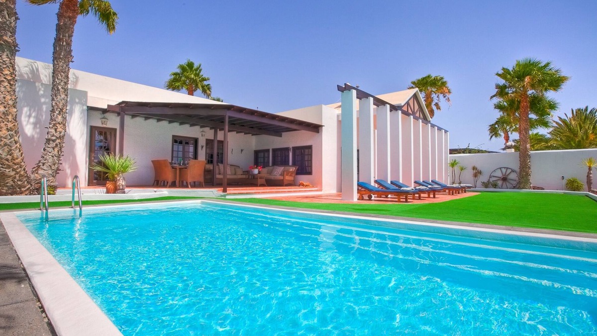 Costa Teguise Villa | Villa with Private Heated Pool overlooking the Ocean