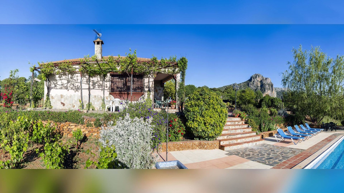 El Gastor Villa | Villa with Private Pool, wonderful Lake/Mountain views, pets fiendly and Wi-Fi