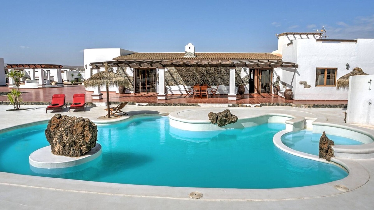 Antigua Villa | Villa with private pool in the middle of a quiet volcanic landscape