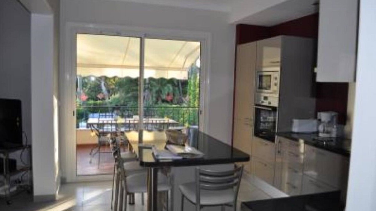 Boulouris-sur-Mer Villa | VILLA with swimming pool 1 to 14 pers near sea, 3 apartments