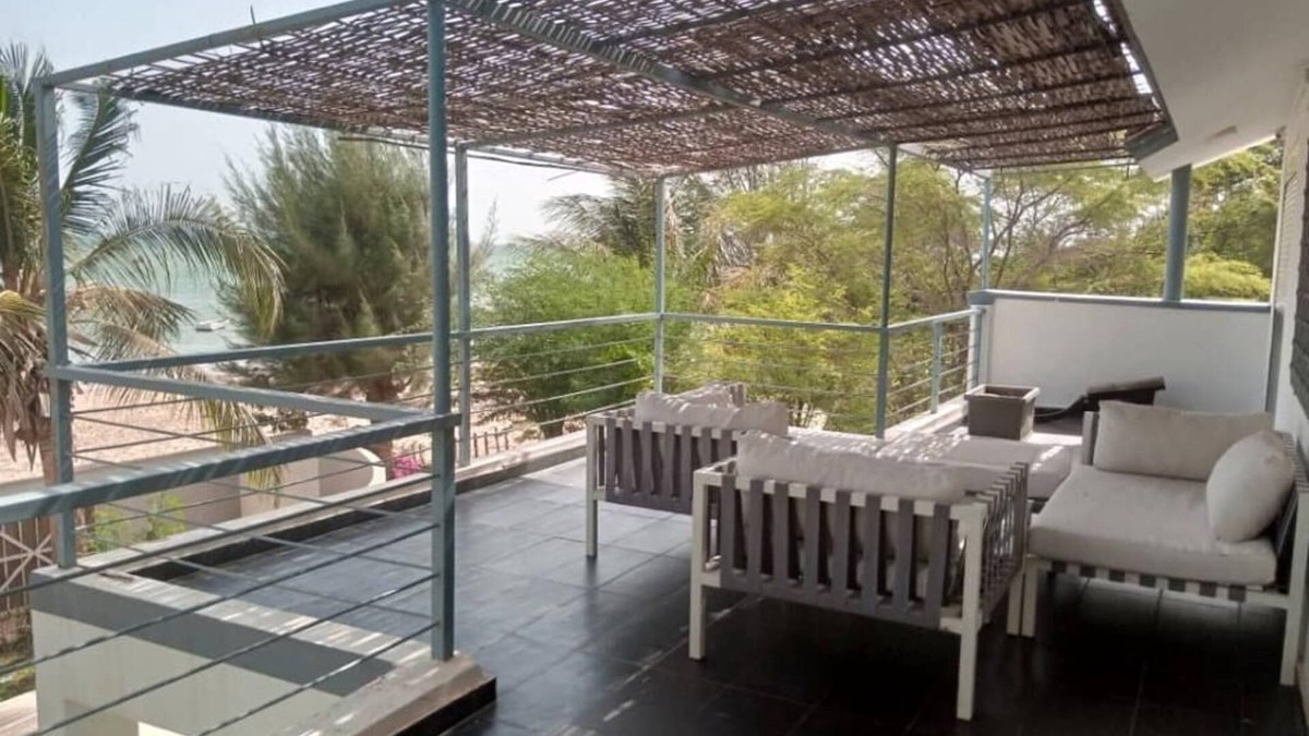 Saly Petite Cote Villa | Villa with terrace on first floor and terrace on ground floor overlooking beach