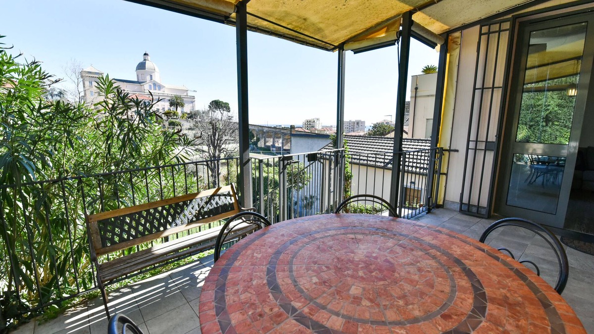 Loano Villa | Villa with terrace, parking space and sea view in a medieval village