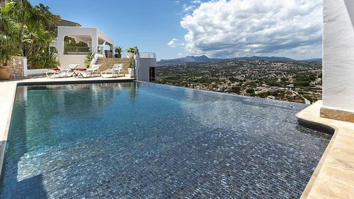 Arnella Villa | Villa "Xenofilia 4" with Mountain View, Private Inifinty Pool & Wi-Fi