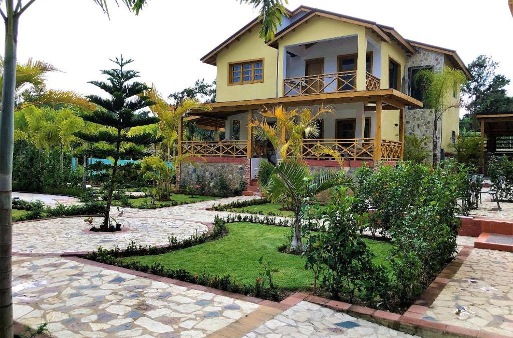 La Vega Province House | Villa Yisbel By Hospedify - Villa con Piscina, jacuzzi, mesa de billas, y cancha de Basketball