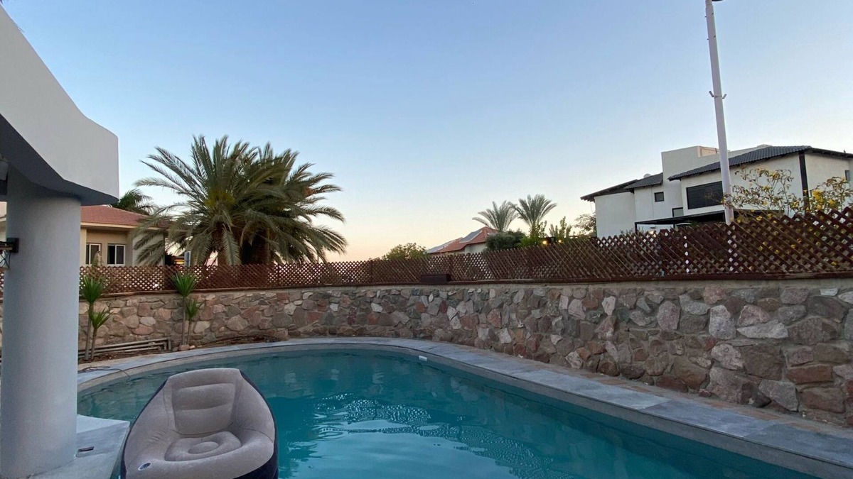Eilat Villa | Villa Yuka - Spacious 6-bedroom in Eilat with Heated Pool