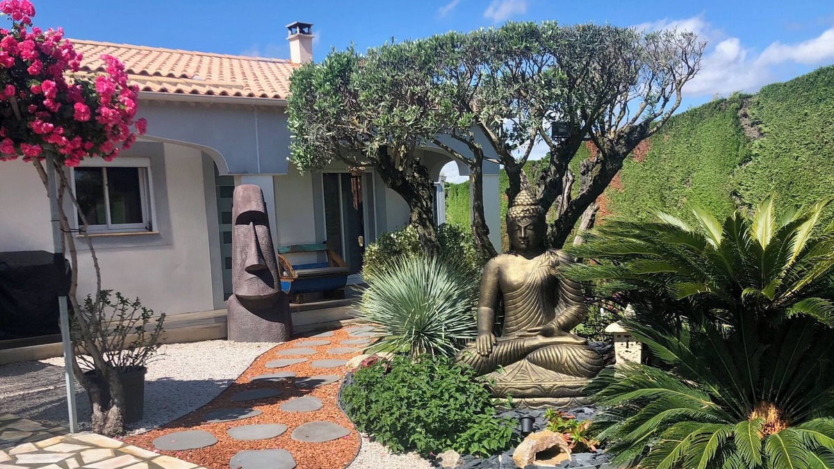 Colombiers Villa | Villa ZEN, Swimming pool, BALI style garden, near Canal du Midi, sleeps 6