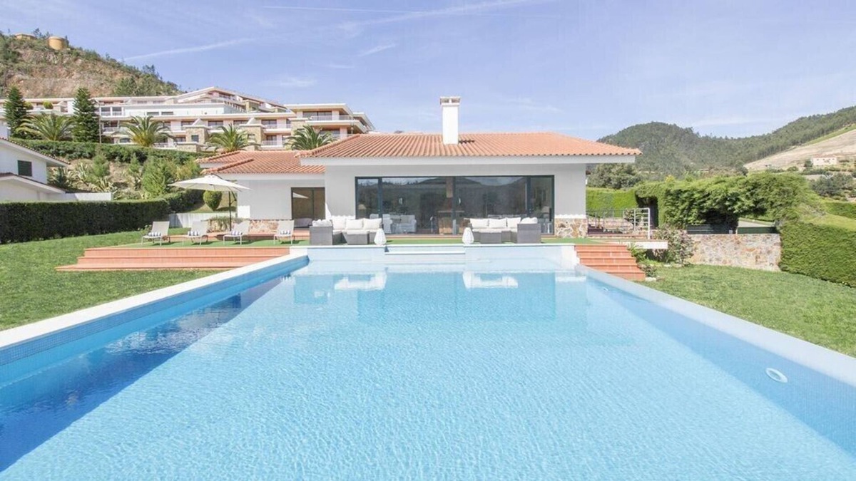 Ferreira do Zezere Villa | Villa Zezere Lago - Modern 4 bedroom villa - walking distance to Cast River dam