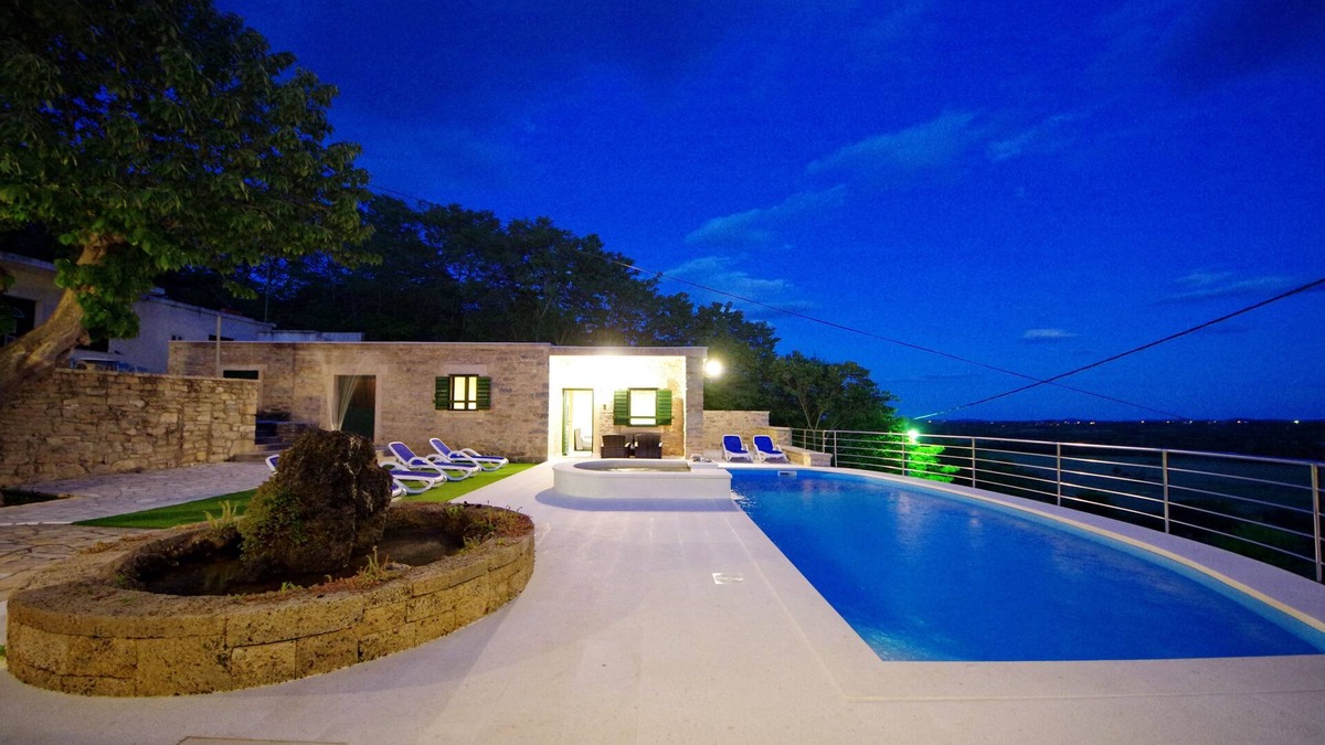 Benkovac Villa | Villa Zvonko, in pure nature, 2 separate units, private pool, barbecue