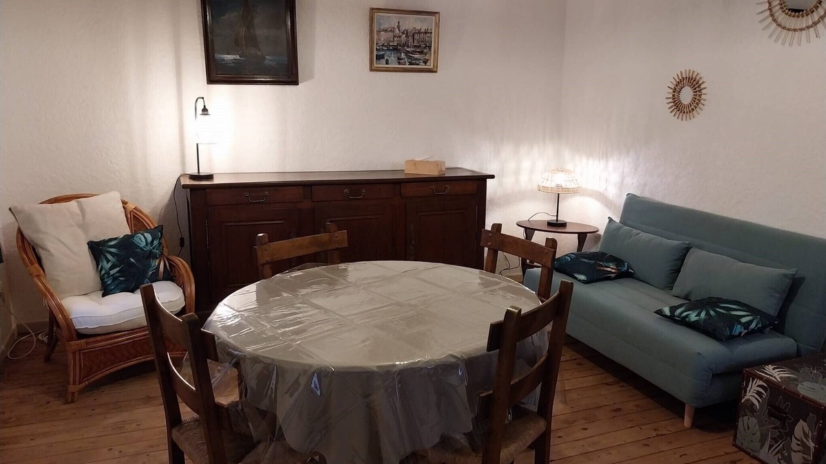 Dampierre-sur-Linotte House | Village cottage with shops ideal for vacations or business stays