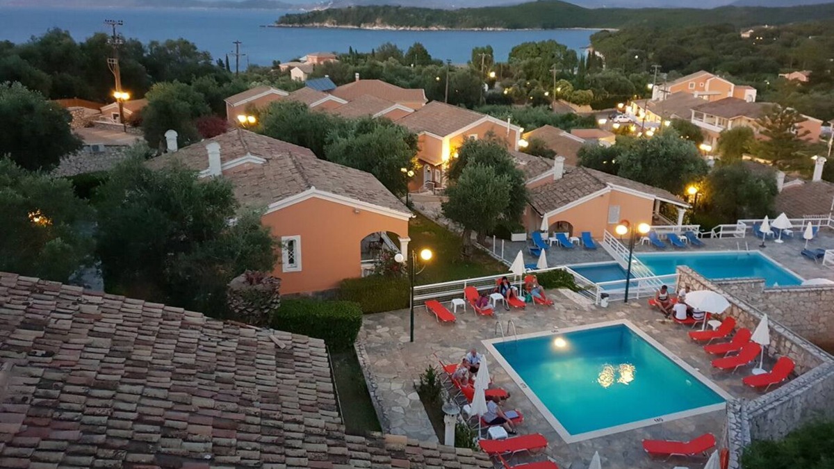 Kassiopi Hotel | Village-style resort hotel with 4 pools close to Kassiopi and the beach