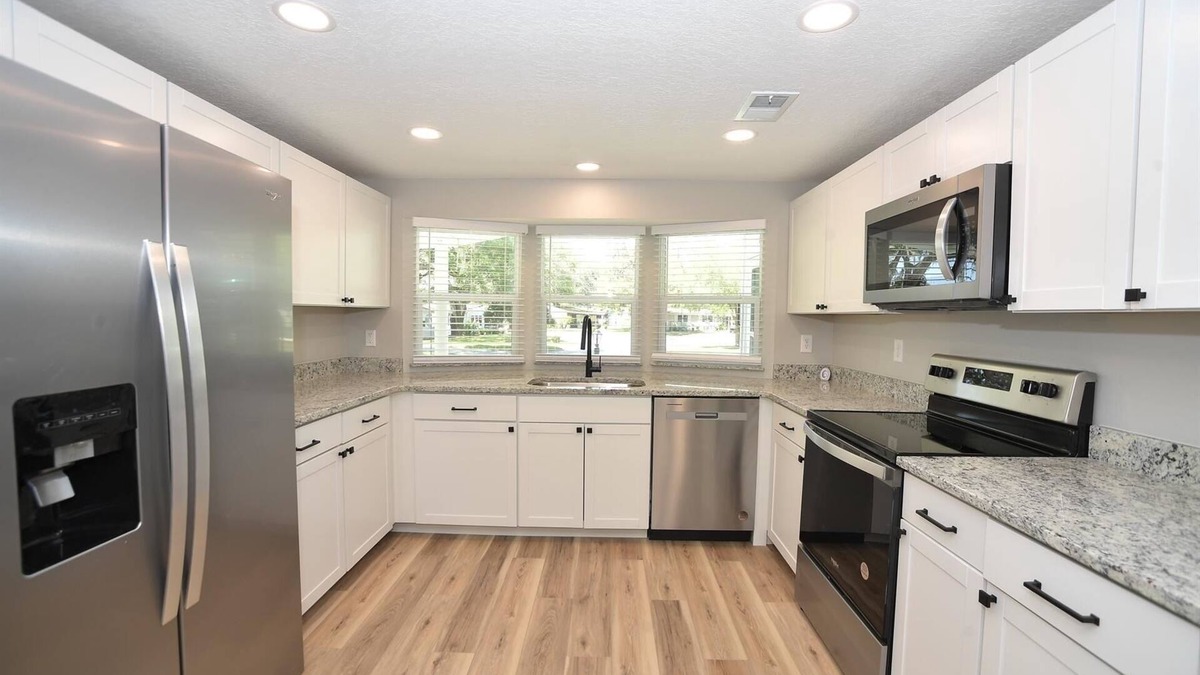 Silver Lake House | Villages 2B, 2B Newly Renovated Home - Summer Golf Available!