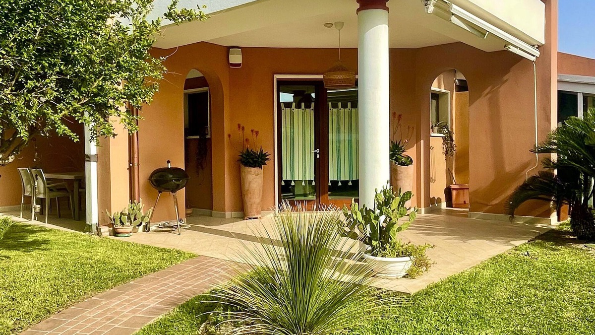 Brindisi Villa | VillApulia vacay on the beach
