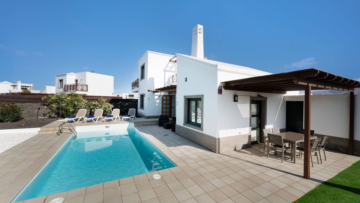 Playa Blanca Villa | VILLAS CAMELOT, an ideal house