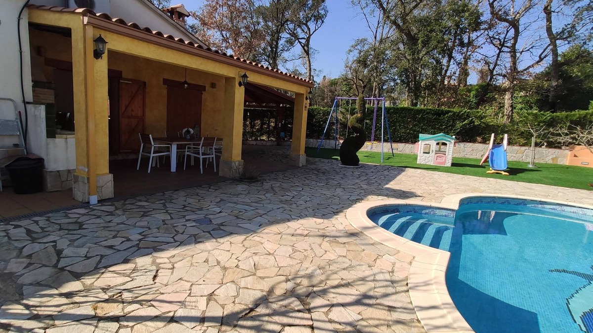Can Carbonell Ski Chalet | VILLAS COSETTE VILLA MARTINA with swimming pool,