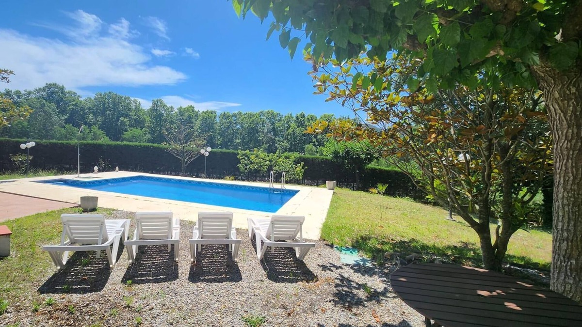 Can Carbonell Ski Chalet | VILLAS COSETTE VILLA MARTINA with swimming pool,