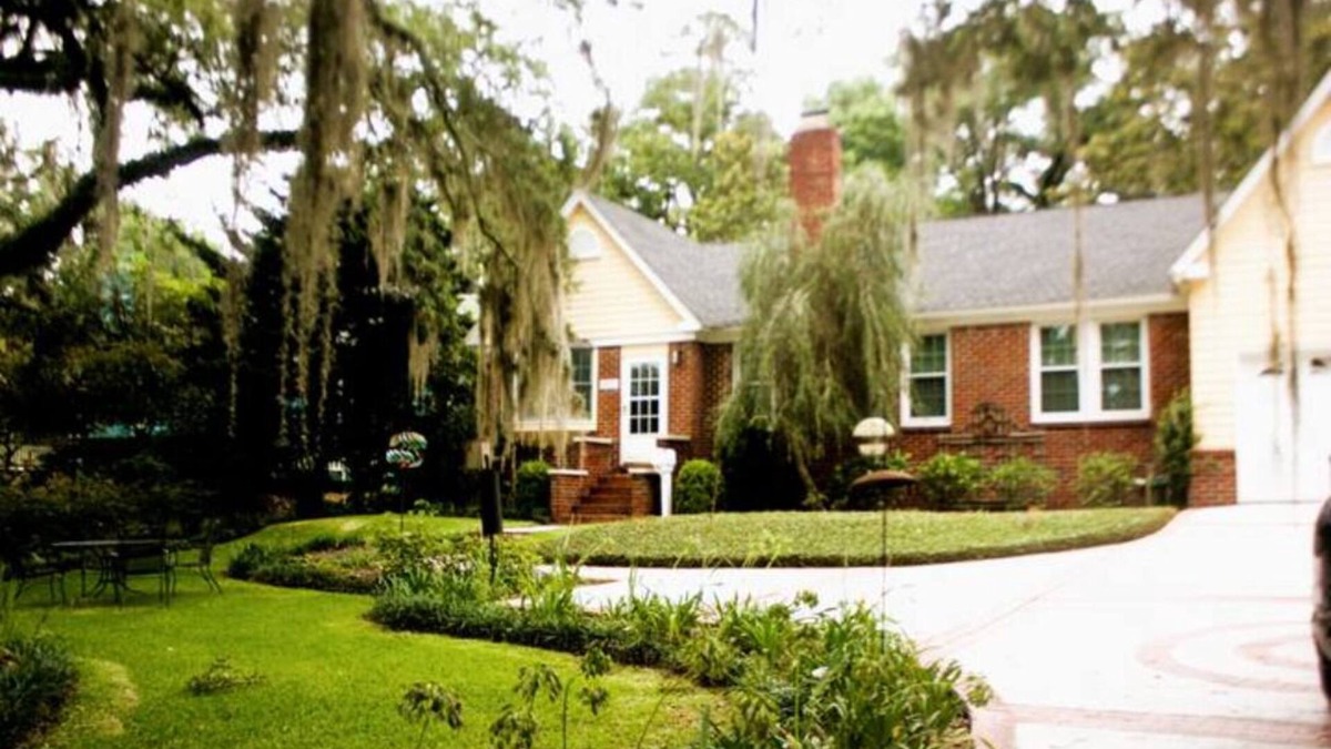 Tallahassee Villa | Villas @ Lake Ella Flat: 1br-1bth-desk