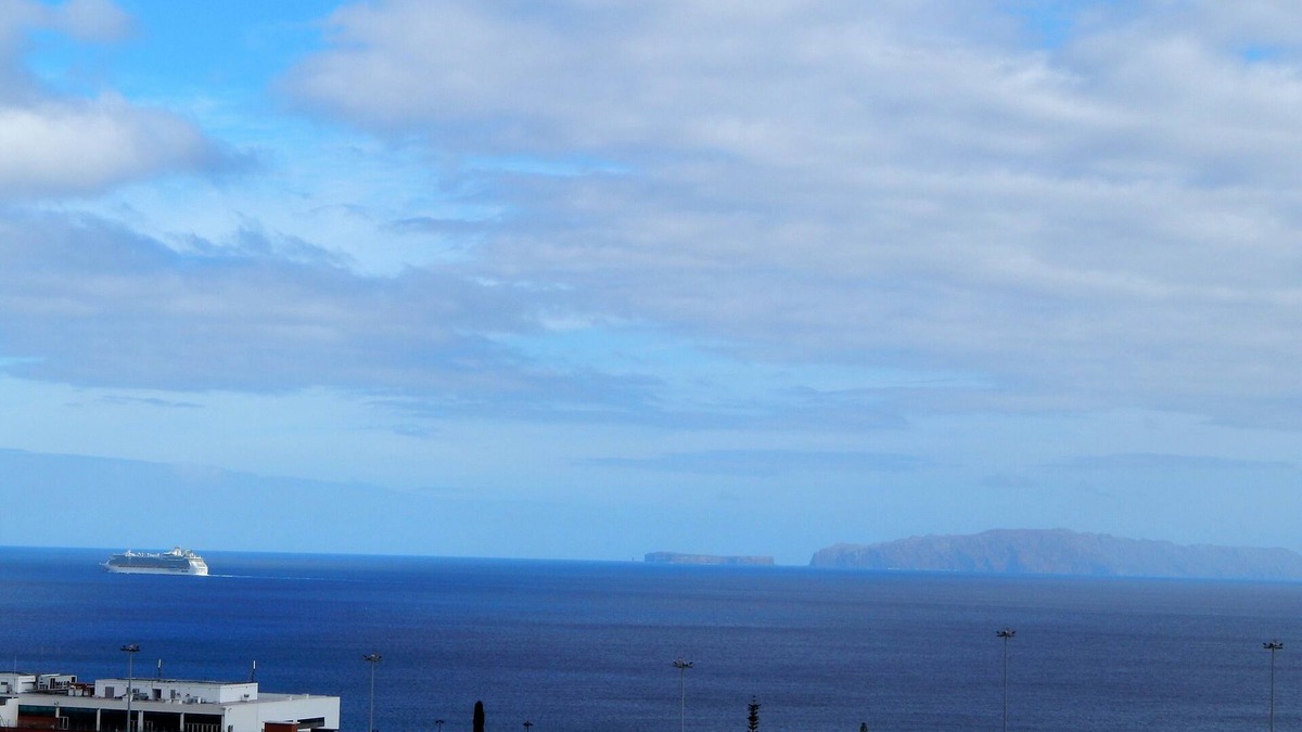Santa Cruz Ski Chalet | Villas Madalena - Superb House T1 Sea View and Wi-fi