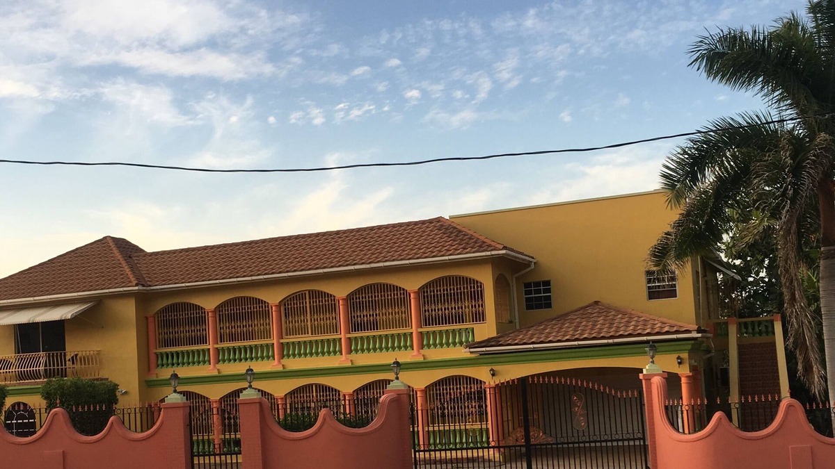 Montego Bay Apartment | Villas with sea views on top of the hill