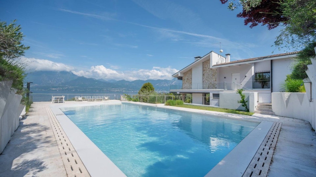 Frader Villa | VillasGarda - Villa Lorena Carbona