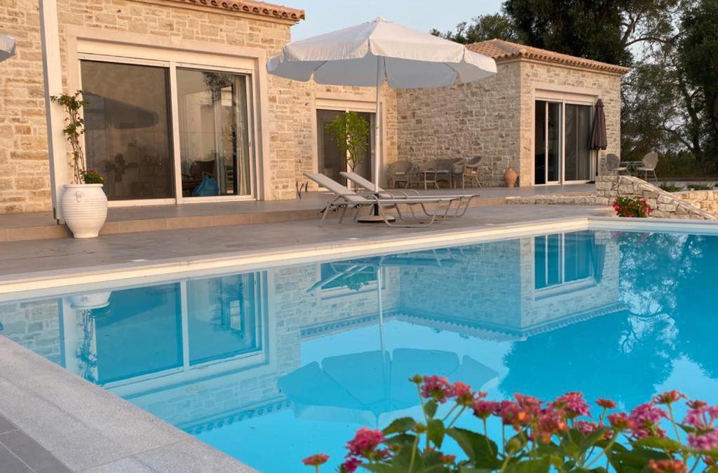 Rantatika Villa | VillaSleeps10-Garden-FreeParking-Pool-Ac