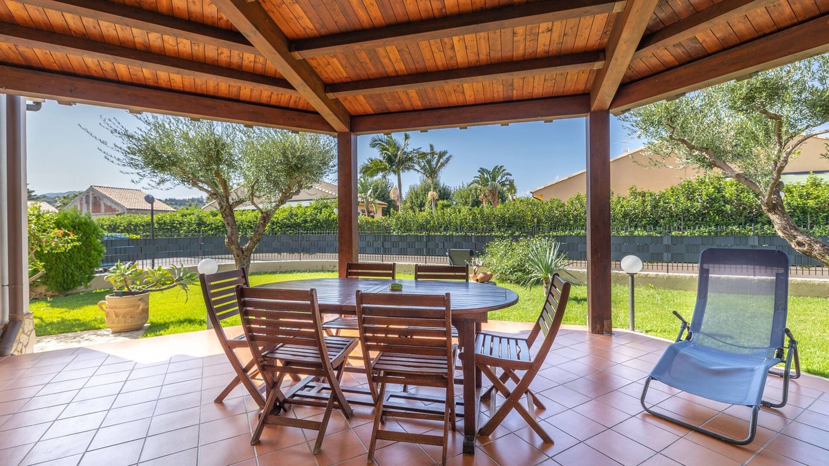 Piana Calzata Villa | VILLECEFALU. Seaside villa with garden. 2 bedrooms. SELF CHECK-IN