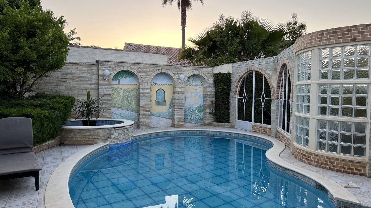Villeneuve-les-Beziers House | Villeneuve les Béziers, Globetrotteur, Villa 8pers