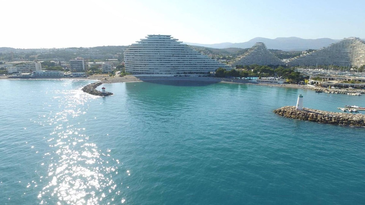 Villeneuve Loubet Beach Apartment | Villeneuve-Loubet: Apartment with Terrace, Air Conditioning and Garage