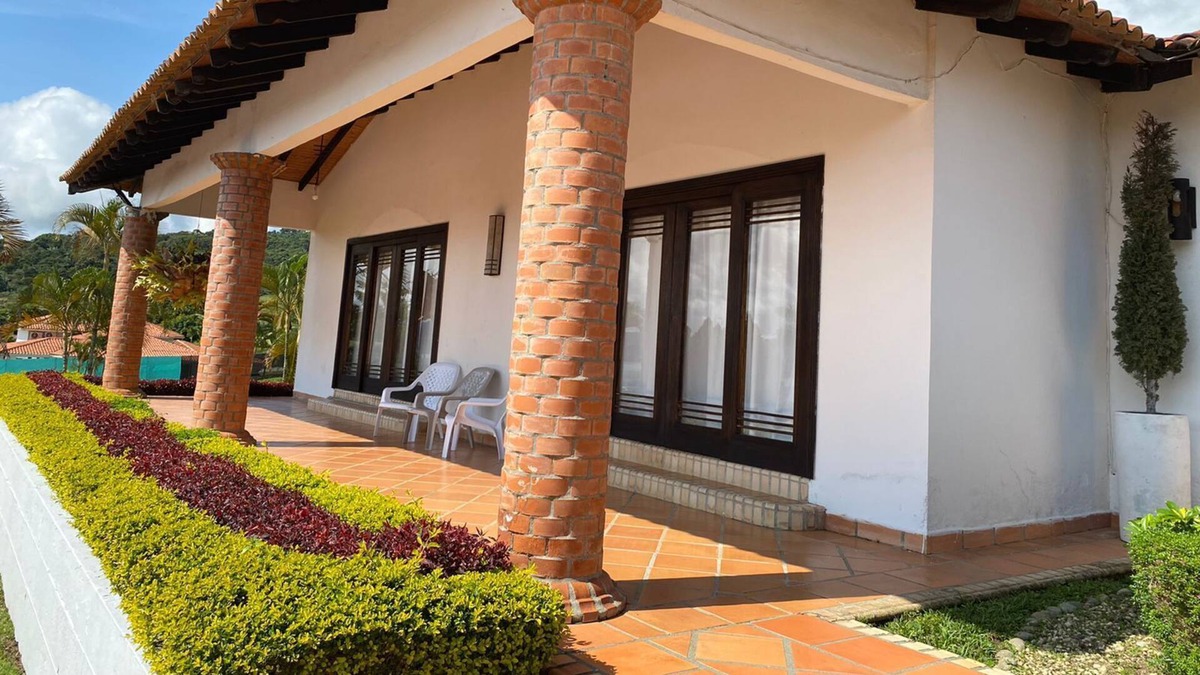 Calima Villa | Villla Celeste, 5 Minutes From Lake Calima