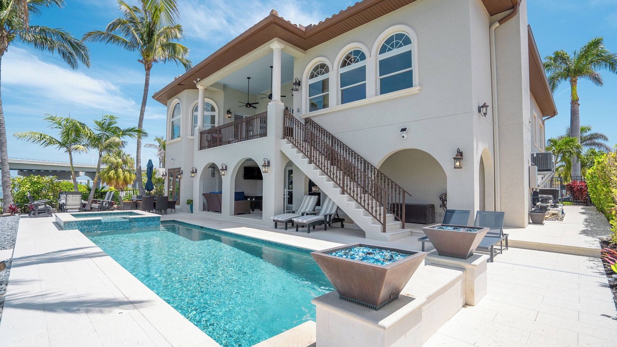 Vina Del Mar Island House | Vina Del Mar St Pete Beach Waterfront Dock Pool Hot Tub 4/3.5