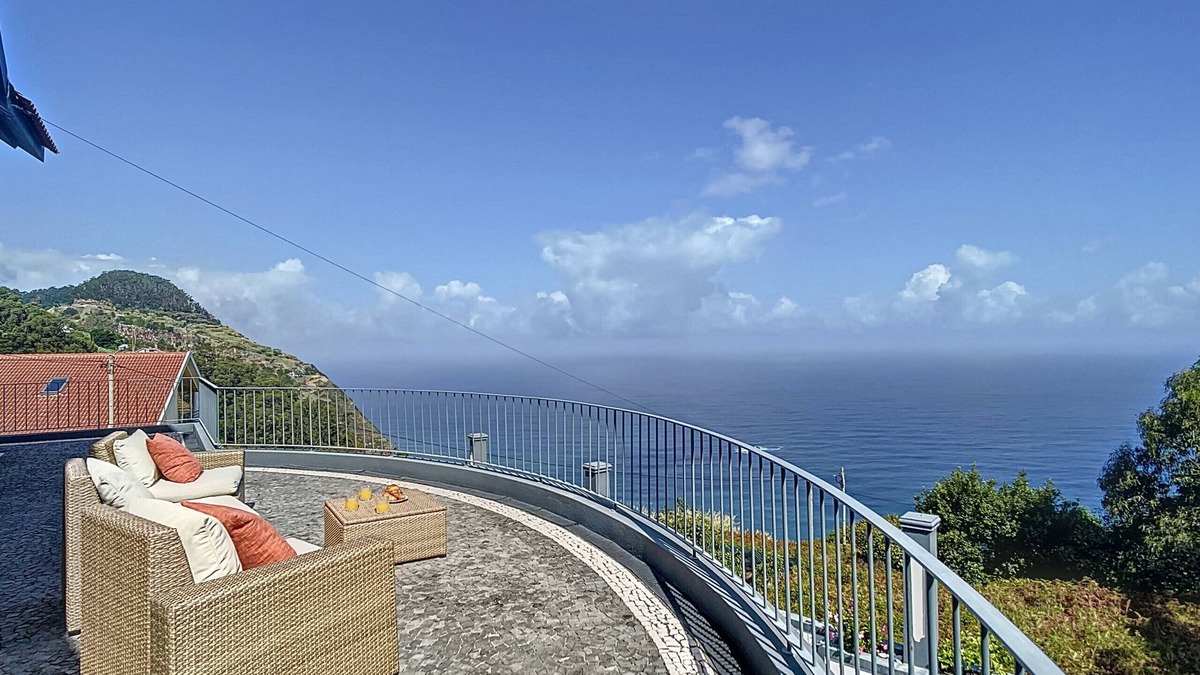 Porto Moniz Ski Chalet | Vinhaticos House by Atlantic Holiday