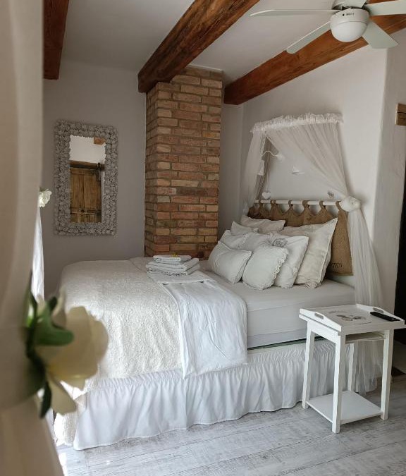 Pouzdrany House | Vinný Tunel - Květinový pokoj se soukromou terasou