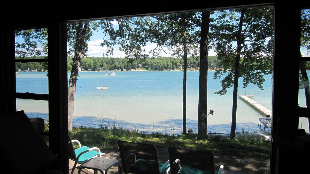 Newaygo Cabin | Vintage 3 bedroom cottage with 1.5 bath overlooking Bills Lake, Michigan