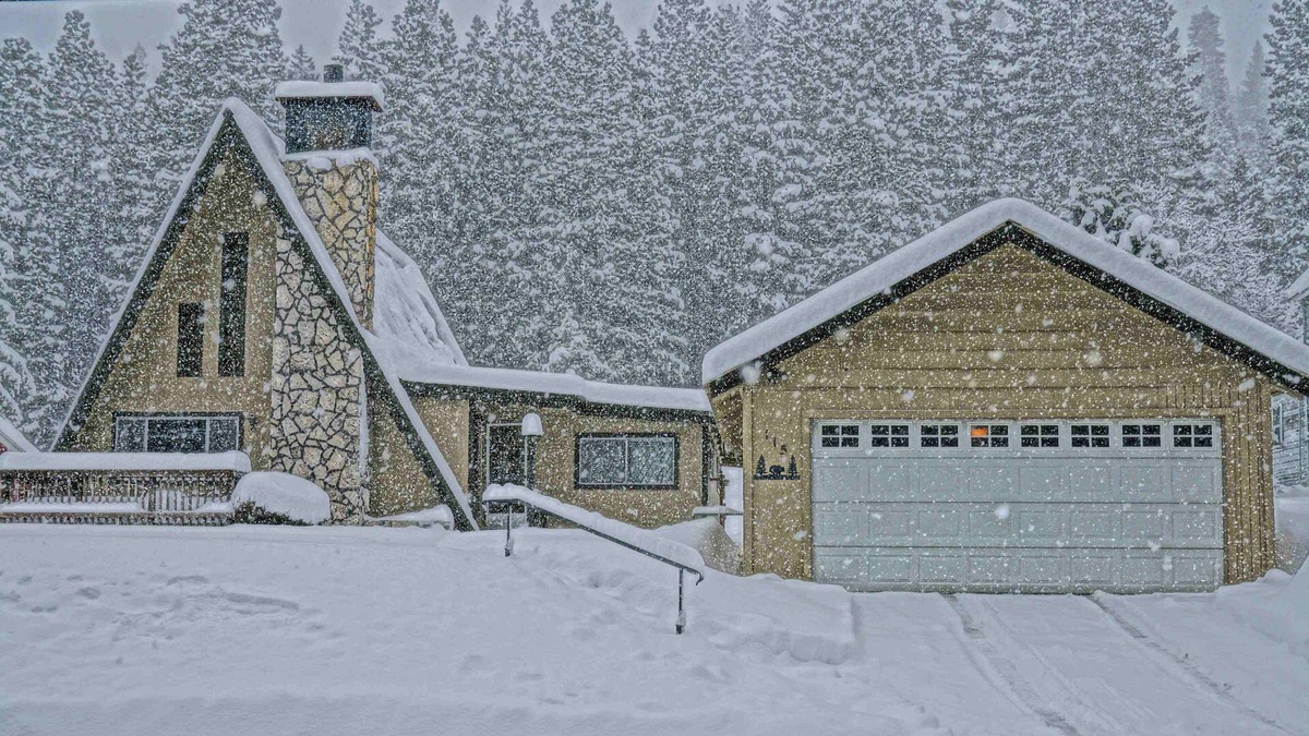 Sierra City Cabin | Vintage aframe, four season splendor!