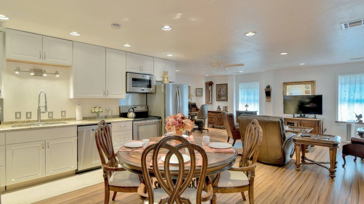 Dallas Condo | Vintage/antique 1200 sq. ft. interior loft & parking