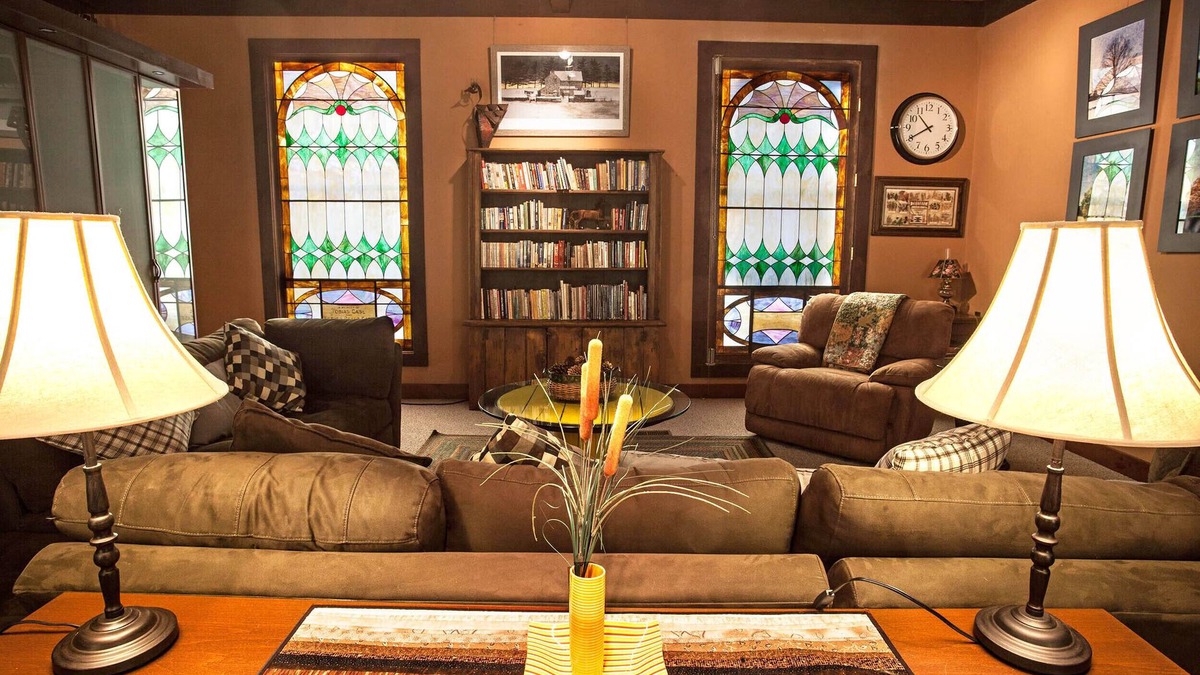 Pownal House | Vintage BARN Apartment-POOL-HotTub-FirePit-Hiking-Museums-Theater-Pets welcome!