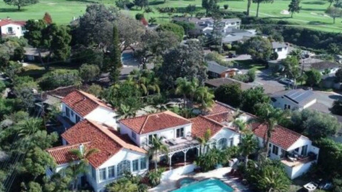Village of La Jolla House | Vintage Castle in The Sky with 260’ Oceanview’s, short walk to beach, Pool n Spa