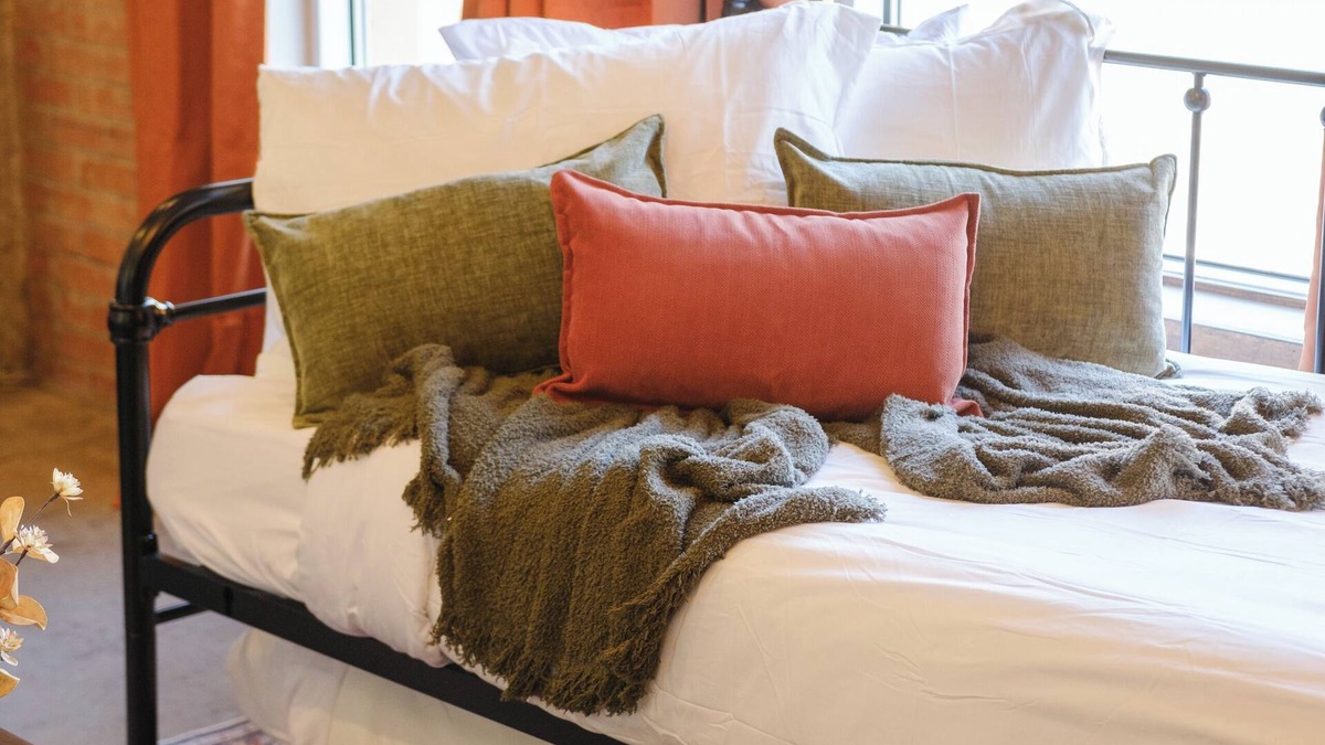 Downtown Dallas Apartment | Vintage Chic Loft w/Free Valet, Pool, Gym