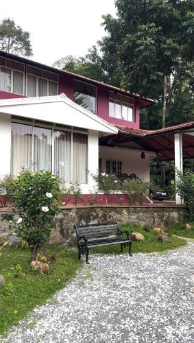 Mananthavady House | Vintage Coffee Estate 3 Bedrooms 1 Cottage