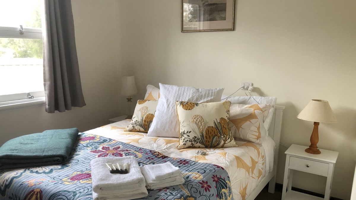 Walpole Cottage | Vintage cottage in quaint town close to pristine oceans, inlet and wilderness..