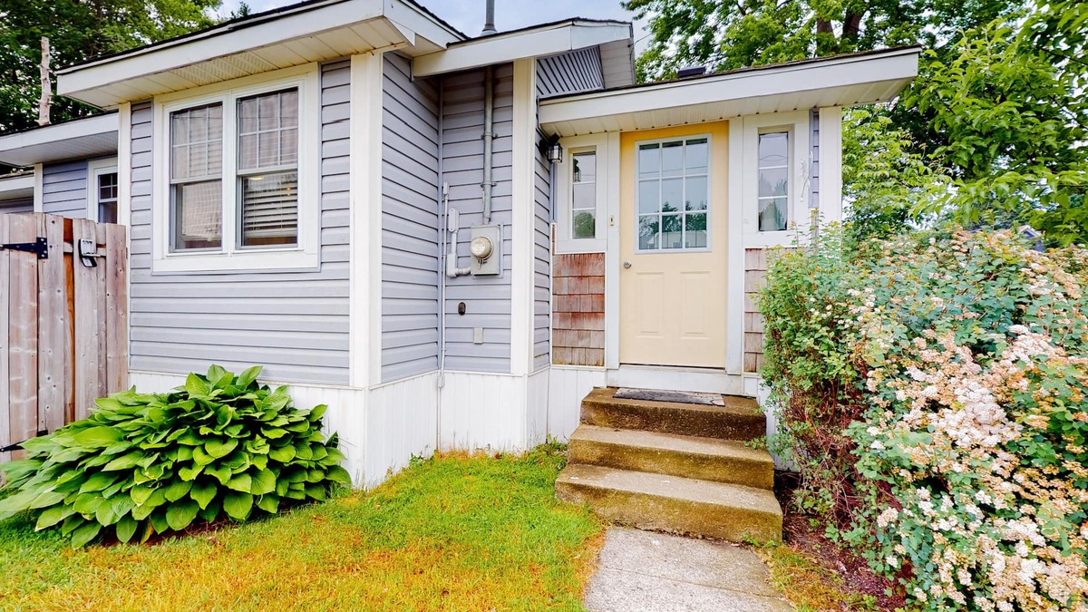 Crystal Beach Cottage | Vintage cottage with private yard, firepit, grill, renovated interior, & W/D