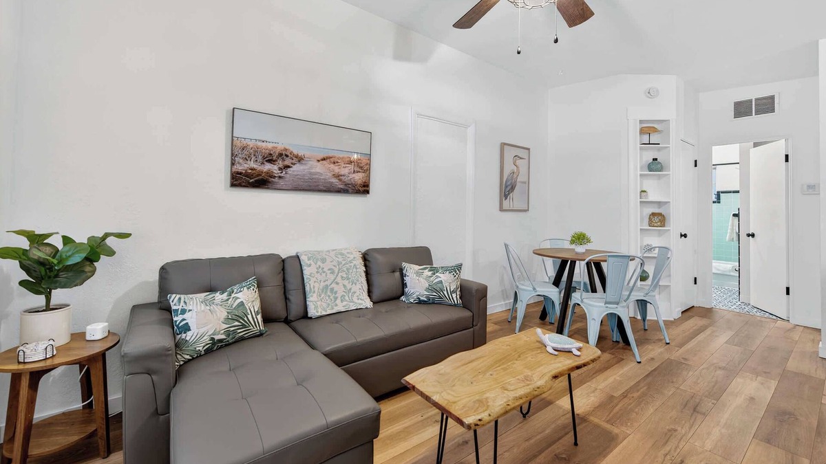 Port Orange Apartment | Vintage Florida Pet-Friendly Retreat