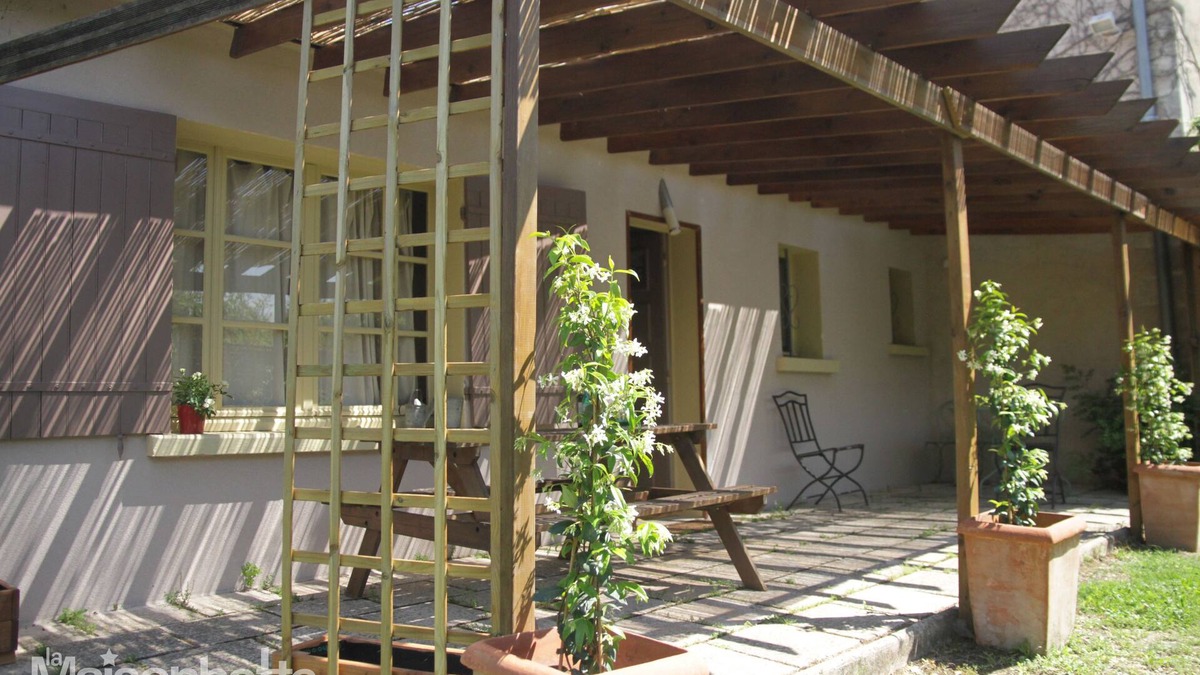 St.-Remy-de-Provence House | Vintage houseboat rider .