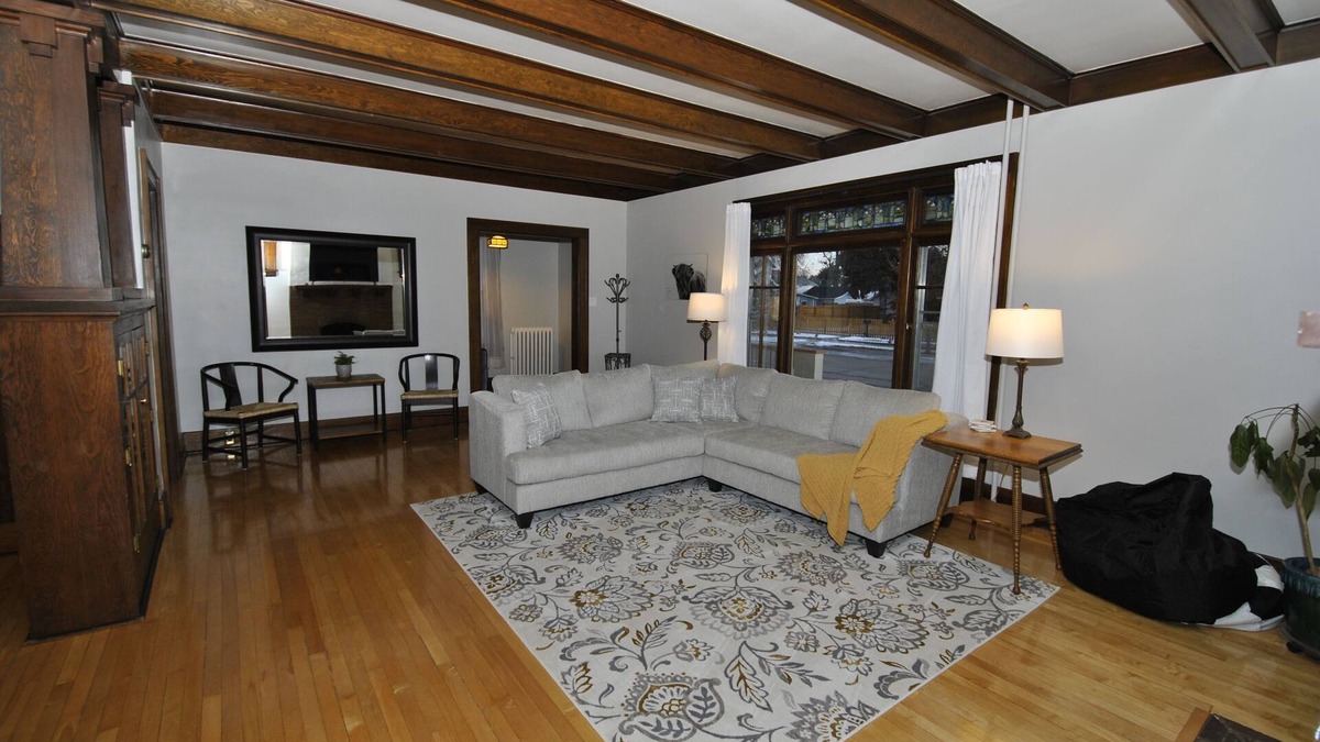 Sheridan House | Vintage Gem in the Heart of Sheridan