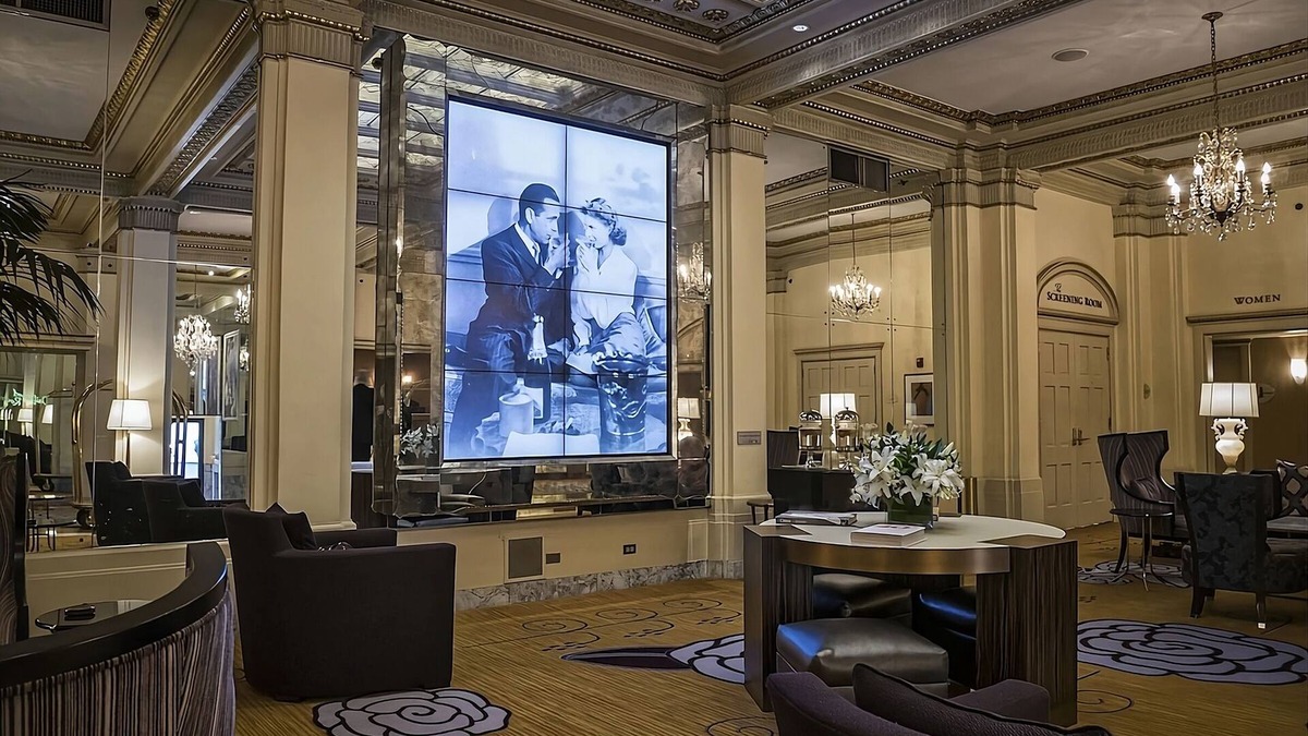 Goose Hollow Hotel | Vintage-Inspired Hotel with Cocktail Lounge and Art, Near Portland Art Museum!