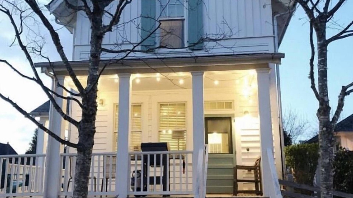Seabrook House | Vintage-inspired cottage in Seabrook, sleeps 7