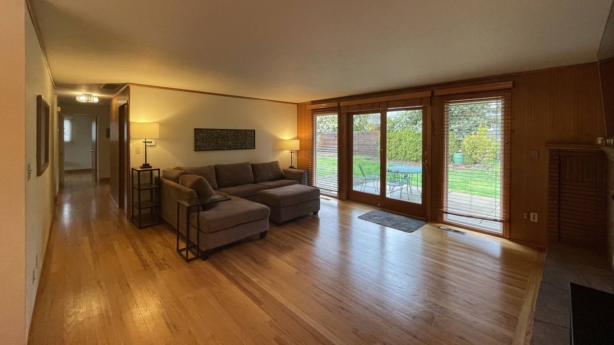 Cedar Hills House | Vintage Mid Century Private Home