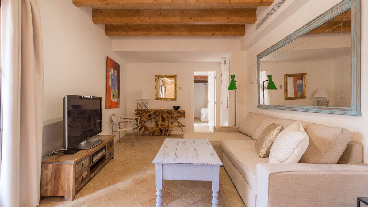 Cort Apartment | VINTAGE PALMA PALACE (SUPERIOR 4) TI/200