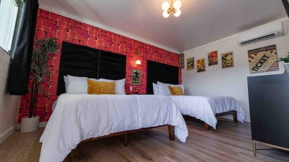 Trenton Hotel | Vintage Sci-Fi Room #8 - 1960 Retro Motel